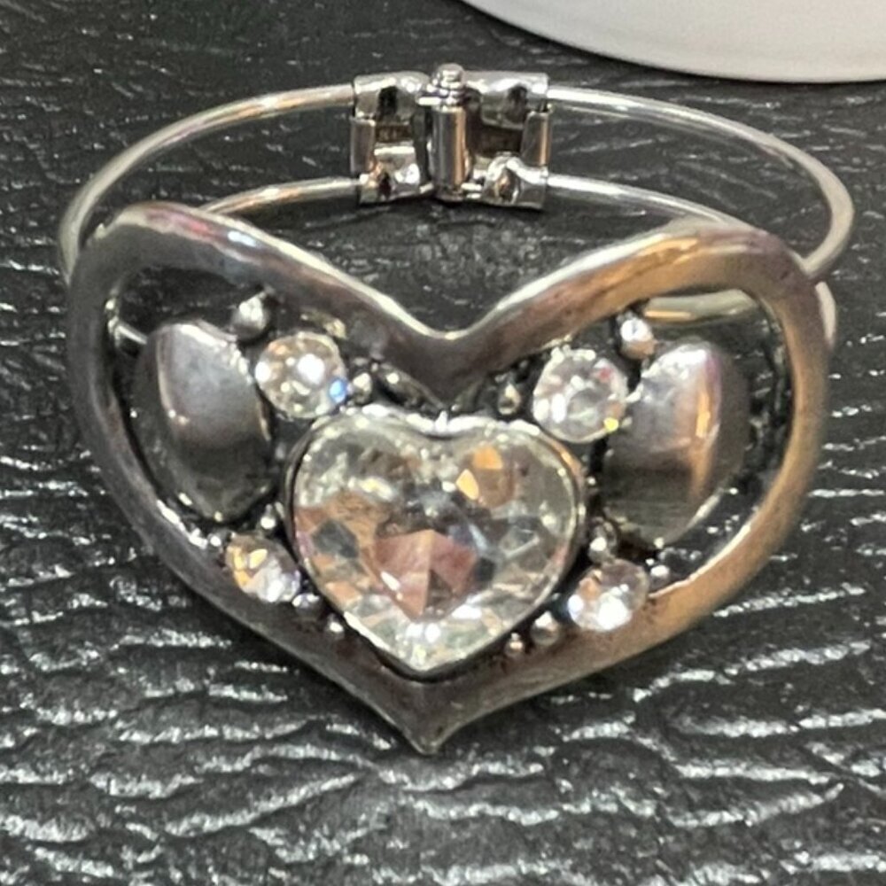 SOLD!! Silver and Rhinestone Heart Bracelet - New (198) - Picture 5 of 7